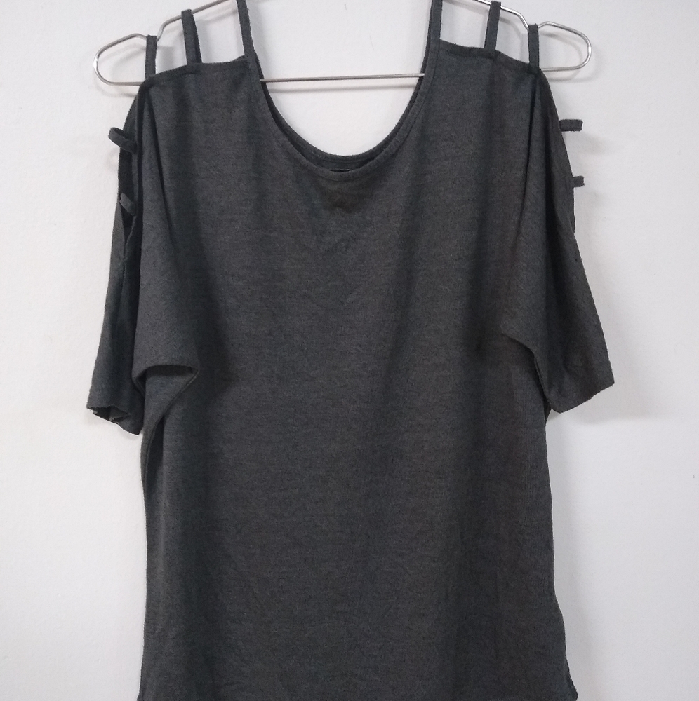 Cold shoulder cutout 1/2 sleeve shirt